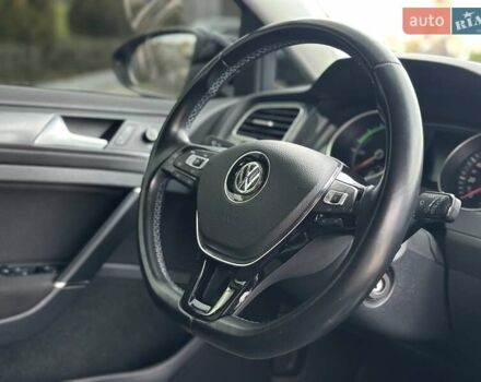 Черный Фольксваген e-Golf, объемом двигателя 0 л и пробегом 64 тыс. км за 16000 $, фото 32 на Automoto.ua