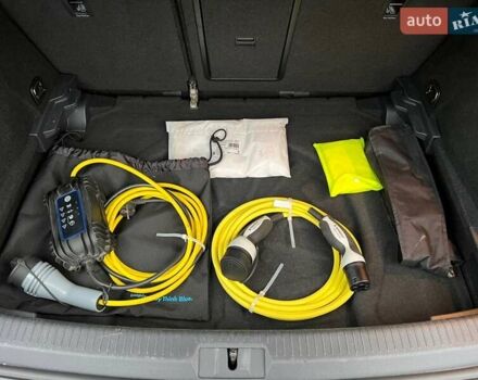 Черный Фольксваген e-Golf, объемом двигателя 0 л и пробегом 135 тыс. км за 14600 $, фото 26 на Automoto.ua