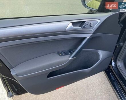 Черный Фольксваген e-Golf, объемом двигателя 0 л и пробегом 49 тыс. км за 15800 $, фото 11 на Automoto.ua