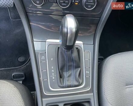 Черный Фольксваген e-Golf, объемом двигателя 0 л и пробегом 49 тыс. км за 15800 $, фото 16 на Automoto.ua