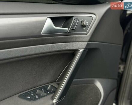 Черный Фольксваген e-Golf, объемом двигателя 0 л и пробегом 64 тыс. км за 16000 $, фото 26 на Automoto.ua