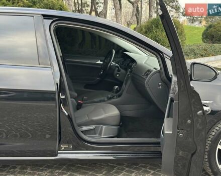 Черный Фольксваген e-Golf, объемом двигателя 0 л и пробегом 64 тыс. км за 16000 $, фото 30 на Automoto.ua