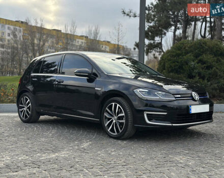 Черный Фольксваген e-Golf, объемом двигателя 0 л и пробегом 64 тыс. км за 16000 $, фото 4 на Automoto.ua