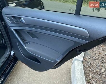 Черный Фольксваген e-Golf, объемом двигателя 0 л и пробегом 49 тыс. км за 15800 $, фото 26 на Automoto.ua