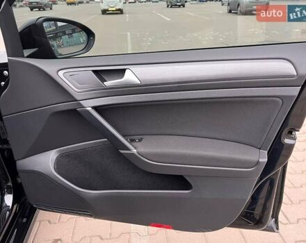 Черный Фольксваген e-Golf, объемом двигателя 0 л и пробегом 135 тыс. км за 14600 $, фото 20 на Automoto.ua