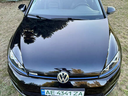 Черный Фольксваген e-Golf, объемом двигателя 0 л и пробегом 122 тыс. км за 11000 $, фото 1 на Automoto.ua