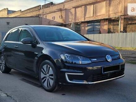 Черный Фольксваген e-Golf, объемом двигателя 0 л и пробегом 107 тыс. км за 12500 $, фото 1 на Automoto.ua