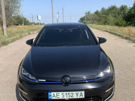 Черный Фольксваген e-Golf, объемом двигателя 0 л и пробегом 142 тыс. км за 11000 $, фото 1 на Automoto.ua