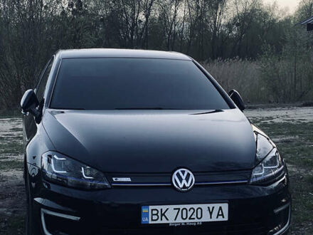 Фольксваген e-Golf 2016 в Ровно на Automoto.ua Черный Фольксваген e-Golf, объемом двигателя 0 л и пробегом 138 тыс. км за 9200 $, фото 1 на Automoto.ua