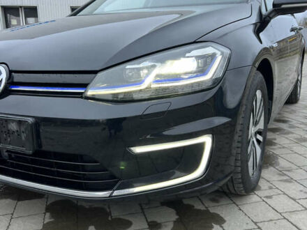 Черный Фольксваген e-Golf, объемом двигателя 0 л и пробегом 121 тыс. км за 13299 $, фото 1 на Automoto.ua