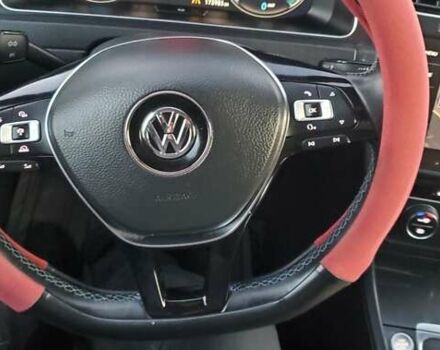 Красный Фольксваген e-Golf, объемом двигателя 0 л и пробегом 160 тыс. км за 11600 $, фото 28 на Automoto.ua