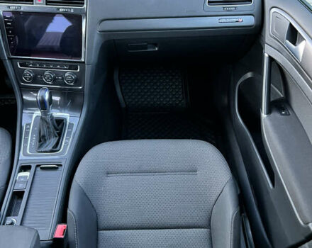 Красный Фольксваген e-Golf, объемом двигателя 0 л и пробегом 183 тыс. км за 11300 $, фото 23 на Automoto.ua