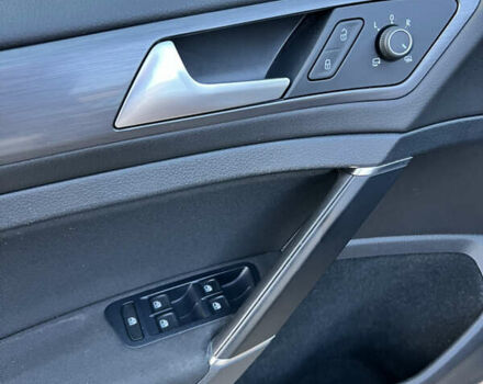 Красный Фольксваген e-Golf, объемом двигателя 0 л и пробегом 183 тыс. км за 11300 $, фото 11 на Automoto.ua