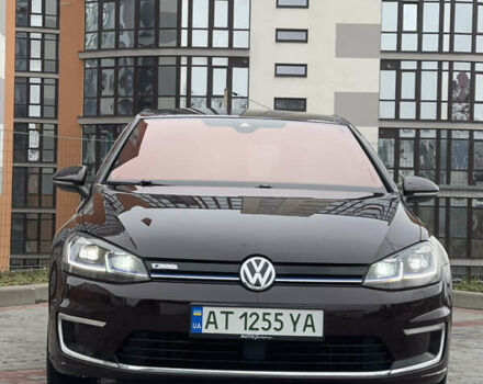 Красный Фольксваген e-Golf, объемом двигателя 0 л и пробегом 125 тыс. км за 13800 $, фото 1 на Automoto.ua