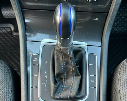 Красный Фольксваген e-Golf, объемом двигателя 0 л и пробегом 183 тыс. км за 11300 $, фото 21 на Automoto.ua