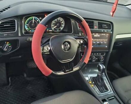 Красный Фольксваген e-Golf, объемом двигателя 0 л и пробегом 160 тыс. км за 11600 $, фото 17 на Automoto.ua