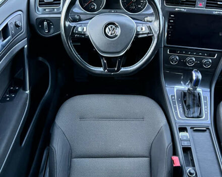 Красный Фольксваген e-Golf, объемом двигателя 0 л и пробегом 183 тыс. км за 11300 $, фото 22 на Automoto.ua