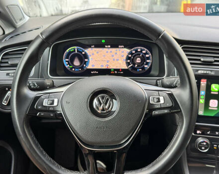 Красный Фольксваген e-Golf, объемом двигателя 0 л и пробегом 70 тыс. км за 18500 $, фото 10 на Automoto.ua