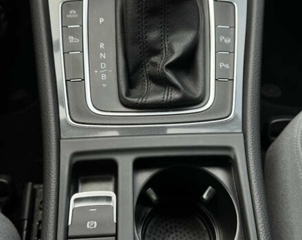 Красный Фольксваген e-Golf, объемом двигателя 0 л и пробегом 70 тыс. км за 18500 $, фото 14 на Automoto.ua