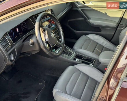 Красный Фольксваген e-Golf, объемом двигателя 0 л и пробегом 70 тыс. км за 18500 $, фото 7 на Automoto.ua