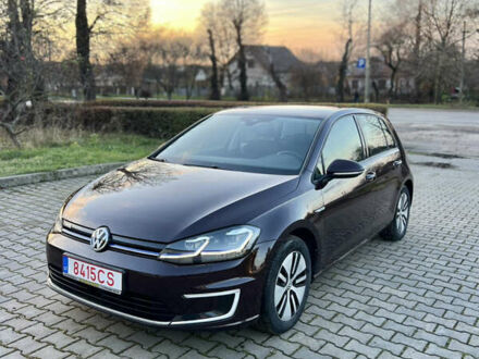 Красный Фольксваген e-Golf, объемом двигателя 0 л и пробегом 183 тыс. км за 11300 $, фото 1 на Automoto.ua