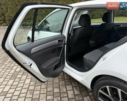 Фольксваген e-Golf, объемом двигателя 0 л и пробегом 110 тыс. км за 8990 $, фото 47 на Automoto.ua