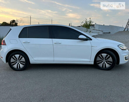 Фольксваген e-Golf, объемом двигателя 0 л и пробегом 99 тыс. км за 17600 $, фото 3 на Automoto.ua