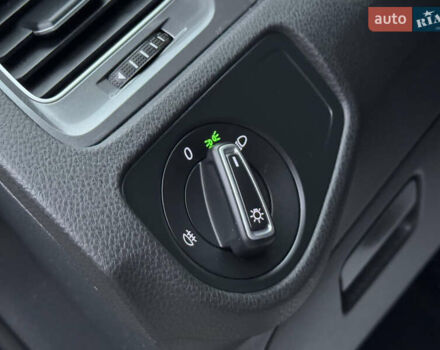Серый Фольксваген e-Golf, объемом двигателя 0 л и пробегом 76 тыс. км за 8500 $, фото 44 на Automoto.ua