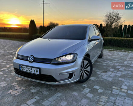 Серый Фольксваген e-Golf, объемом двигателя 0 л и пробегом 162 тыс. км за 8499 $, фото 2 на Automoto.ua