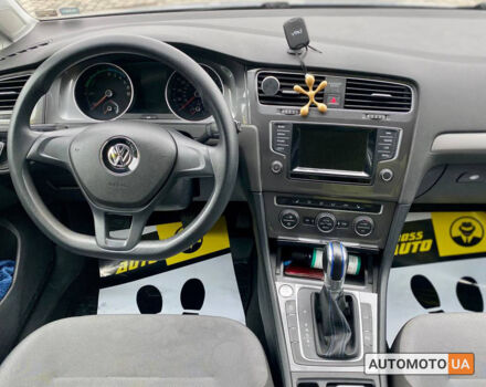 Серый Фольксваген e-Golf, объемом двигателя 24 л и пробегом 97 тыс. км за 14500 $, фото 14 на Automoto.ua