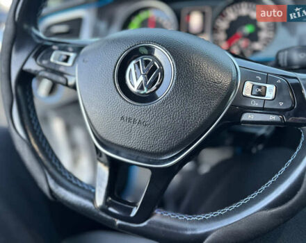 Серый Фольксваген e-Golf, объемом двигателя 0 л и пробегом 162 тыс. км за 8499 $, фото 41 на Automoto.ua