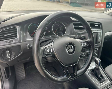 Серый Фольксваген e-Golf, объемом двигателя 0 л и пробегом 98 тыс. км за 8550 $, фото 5 на Automoto.ua