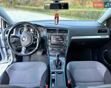 Серый Фольксваген e-Golf, объемом двигателя 0 л и пробегом 162 тыс. км за 8499 $, фото 30 на Automoto.ua