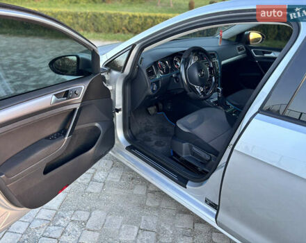 Серый Фольксваген e-Golf, объемом двигателя 0 л и пробегом 162 тыс. км за 8499 $, фото 25 на Automoto.ua