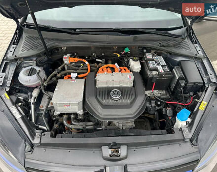 Серый Фольксваген e-Golf, объемом двигателя 0 л и пробегом 98 тыс. км за 8550 $, фото 9 на Automoto.ua