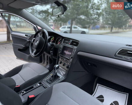 Серый Фольксваген e-Golf, объемом двигателя 0 л и пробегом 76 тыс. км за 8500 $, фото 34 на Automoto.ua