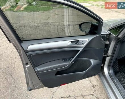 Серый Фольксваген e-Golf, объемом двигателя 0 л и пробегом 122 тыс. км за 10000 $, фото 17 на Automoto.ua