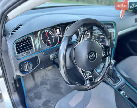 Серый Фольксваген e-Golf, объемом двигателя 0 л и пробегом 161 тыс. км за 8499 $, фото 40 на Automoto.ua