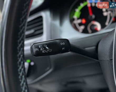 Серый Фольксваген e-Golf, объемом двигателя 0 л и пробегом 76 тыс. км за 8500 $, фото 48 на Automoto.ua