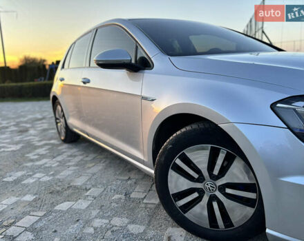 Серый Фольксваген e-Golf, объемом двигателя 0 л и пробегом 162 тыс. км за 8499 $, фото 24 на Automoto.ua
