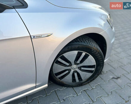 Серый Фольксваген e-Golf, объемом двигателя 0 л и пробегом 162 тыс. км за 8499 $, фото 61 на Automoto.ua