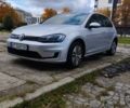 Серый Фольксваген e-Golf, объемом двигателя 0 л и пробегом 130 тыс. км за 8800 $, фото 2 на Automoto.ua