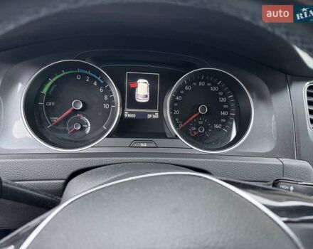 Серый Фольксваген e-Golf, объемом двигателя 0 л и пробегом 90 тыс. км за 8000 $, фото 12 на Automoto.ua