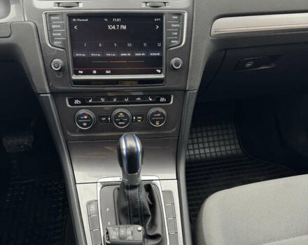 Серый Фольксваген e-Golf, объемом двигателя 0 л и пробегом 136 тыс. км за 7600 $, фото 7 на Automoto.ua