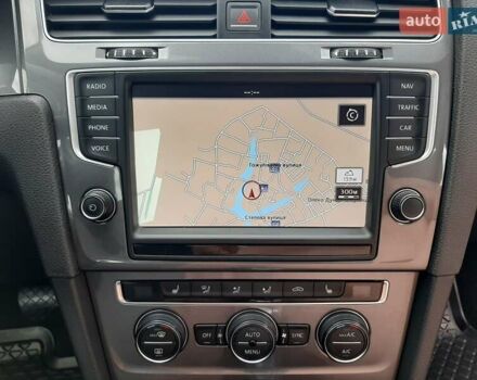 Серый Фольксваген e-Golf, объемом двигателя 0 л и пробегом 96 тыс. км за 9500 $, фото 27 на Automoto.ua