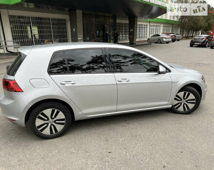 Серый Фольксваген e-Golf, объемом двигателя 0 л и пробегом 104 тыс. км за 15500 $, фото 4 на Automoto.ua