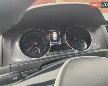 Серый Фольксваген e-Golf, объемом двигателя 0 л и пробегом 99 тыс. км за 10000 $, фото 4 на Automoto.ua