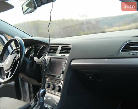 Серый Фольксваген e-Golf, объемом двигателя 0 л и пробегом 162 тыс. км за 8499 $, фото 20 на Automoto.ua