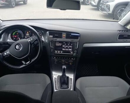 Серый Фольксваген e-Golf, объемом двигателя 0 л и пробегом 97 тыс. км за 10300 $, фото 17 на Automoto.ua