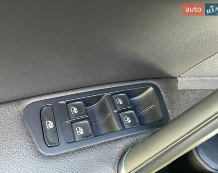 Серый Фольксваген e-Golf, объемом двигателя 0 л и пробегом 98 тыс. км за 8750 $, фото 23 на Automoto.ua